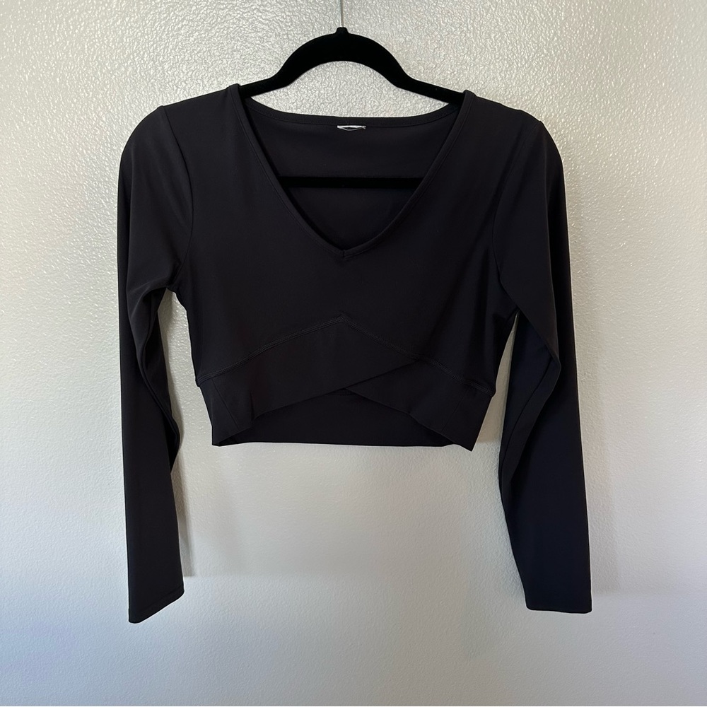 Gymshark Crossover Long Sleeve Work Out Crop Top in Black, Medium - Picture 6 of 10